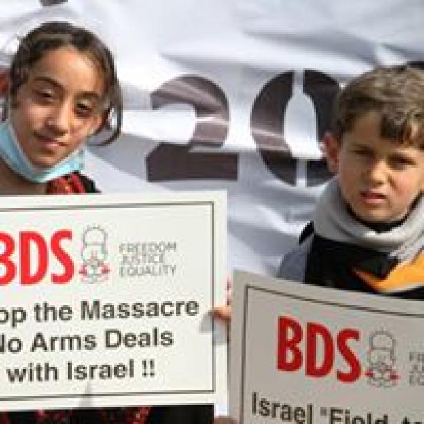 children holding BDS posters